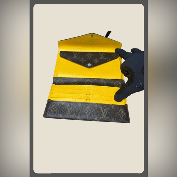 Louis Vuitton Marie Roulon Monogram Epi  Wallet - Picture 6 of 8